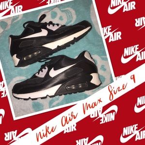 Offer! Women’s Nike air max 90 Black EUC size 9